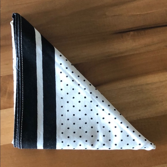 Black and White Scarf - Picture 2 of 2